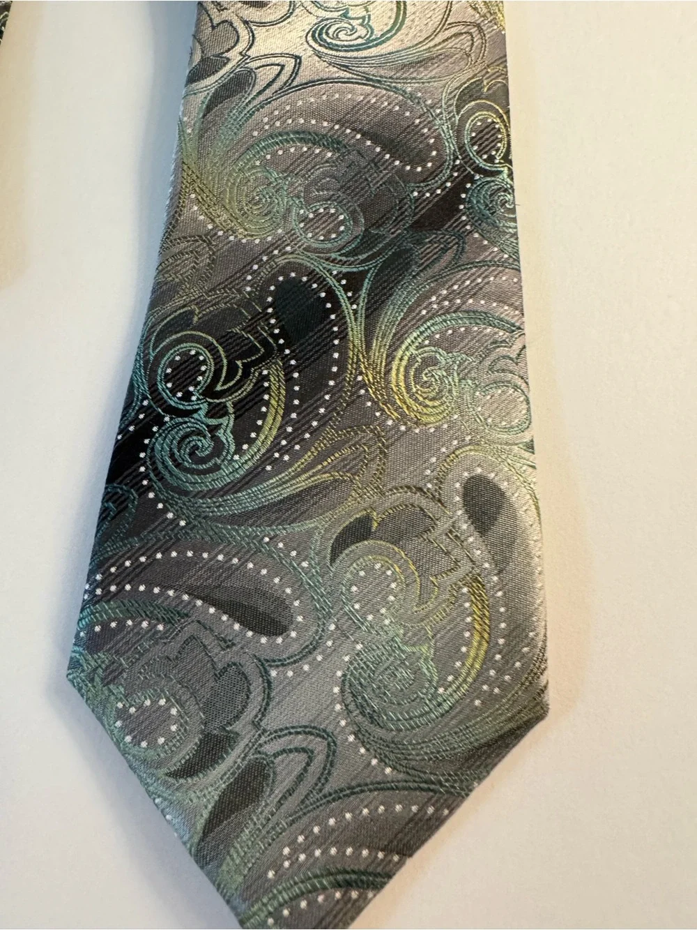 Van Heusen Green Black Gray White 100% Silk Neck Tie